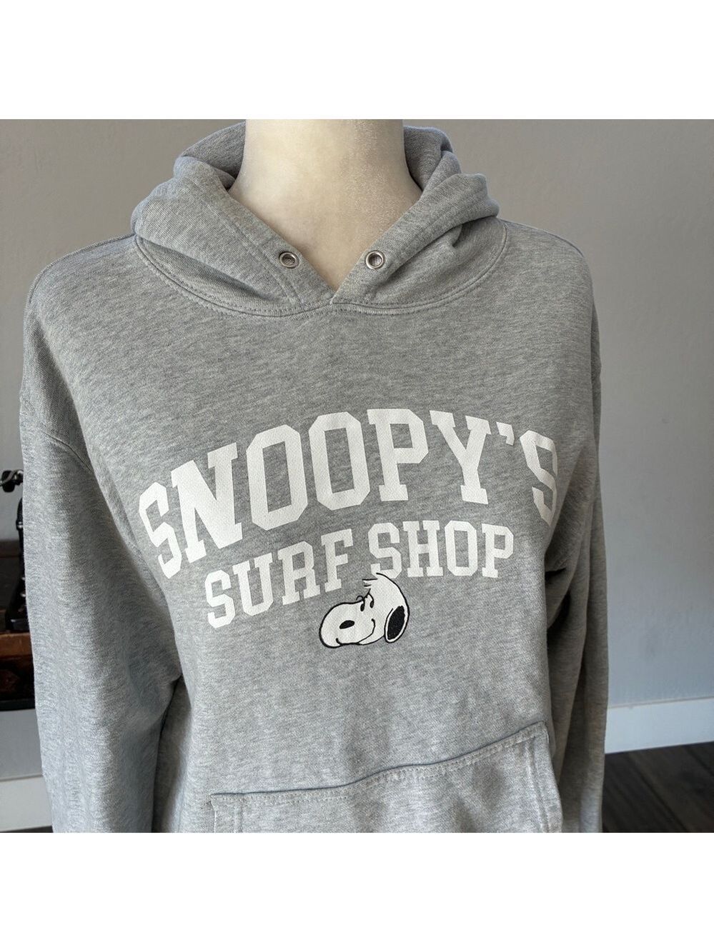 Peanuts Snoopy’s Surf Shop Hawaii Gray Sweatshirt - Size Medium - Picture 3 of 12